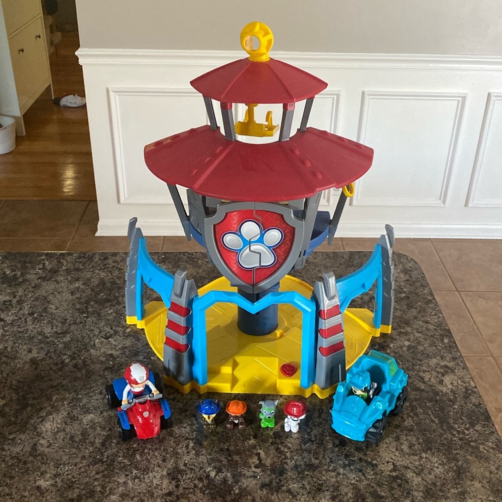 Paw patrol tower and toy collection
